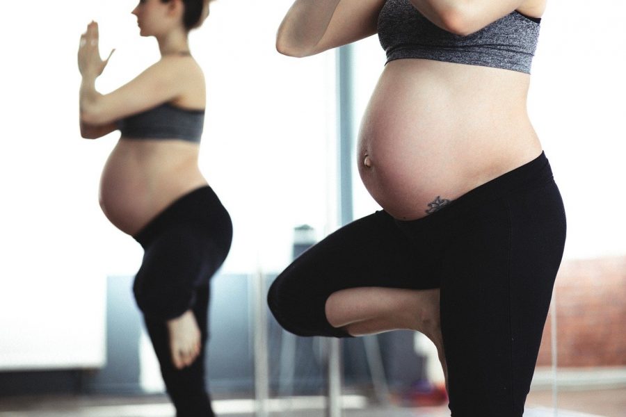 5 ejercicios para que las futuras mamás hagan en casa