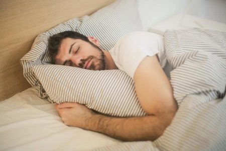 7 hábitos y malas prácticas del día a día que impiden descansar
