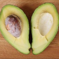 Descubre 6 mitos y verdades sobre el aguacate y el control del peso
