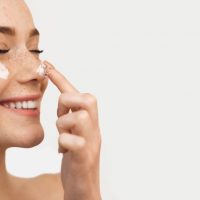 ¿Lunares o pecas?: cómo cuidar la piel con pigmentación irregular