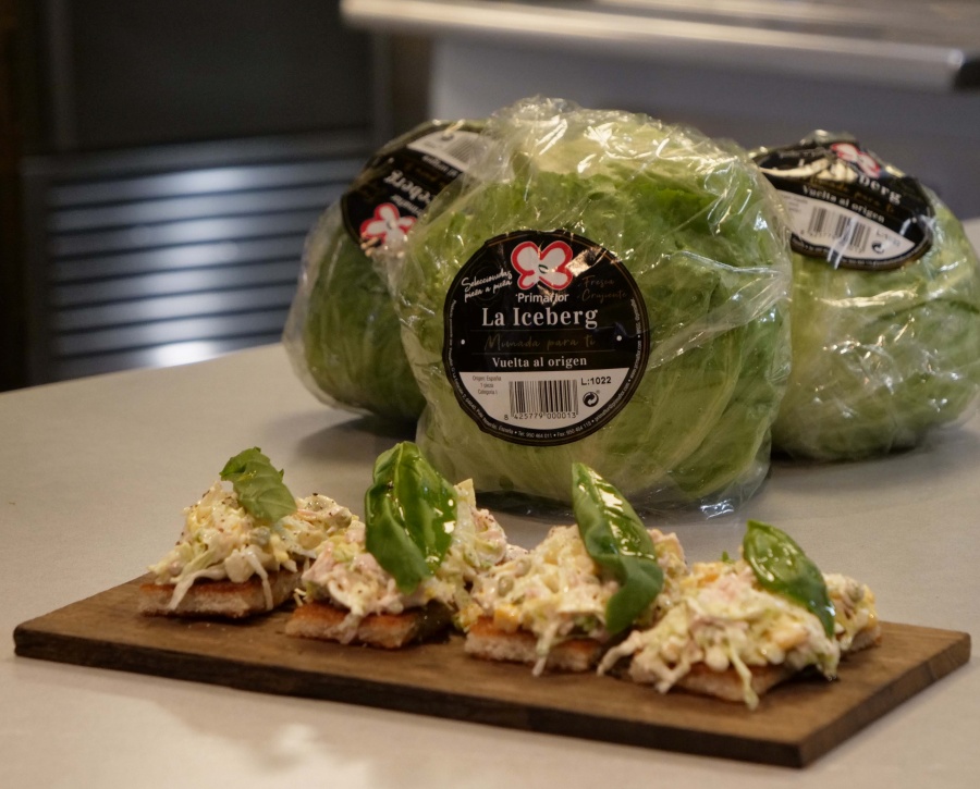 Propuesta gastronómica de Primaflor y Rodrigo de la Calle para disfrutar del verano de manera saludable: Tostadas de ensaladilla alemana con lechuga iceberg