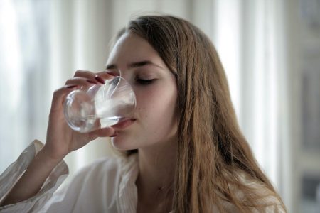 decálogo con las ventajas y los beneficios de beber agua