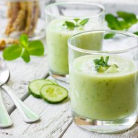 Este verano, pásate al gazpacho de aguacate