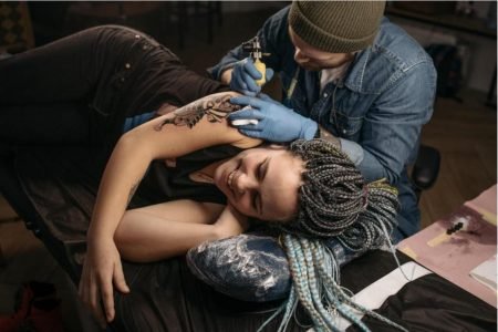 Todo lo que necesitas saber para cuidar un tatuaje