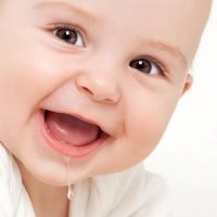 ¿Por qué babean tanto los bebés?