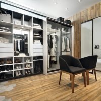 ¿Por qué la ropa me sienta mejor en la tienda? Las claves para iluminar (correctamente) tu vestidor.