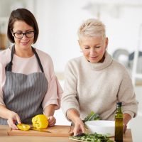 Nutrientes esenciales para cada una de las etapas vitales de la mujer