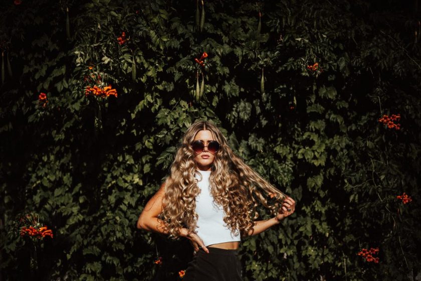 Rutinas y cuidados para lucir un cabello rizado.