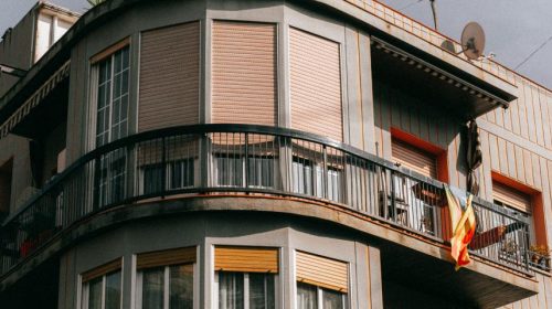 ¿Qué materiales elegir para las persianas enrollables?
