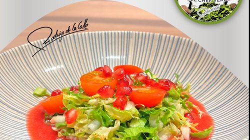 RECETA: Ensalada de escarola con sopa de granadas y fresasby Rodrigo de la Calle