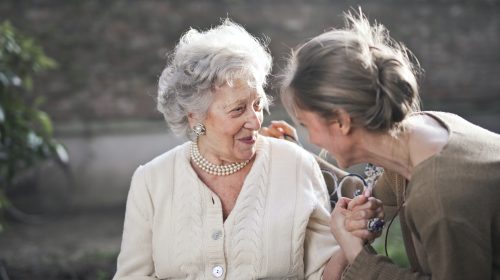 Párkinson: cuáles son sus síntomas y cómo convivir con esta enfermedad
