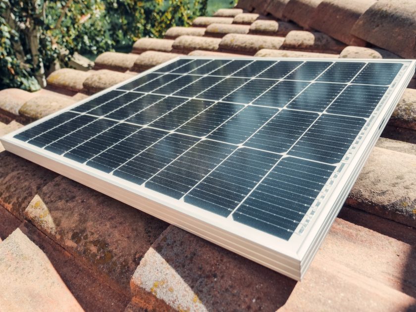 cuál es la potencia adecuada en los paneles solares del hogar