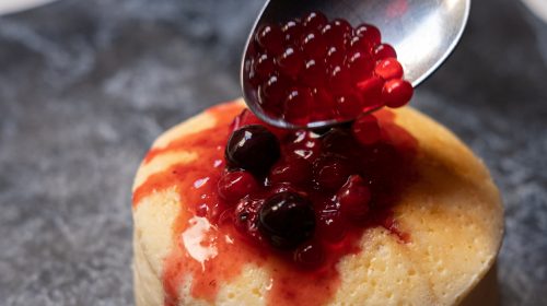 cheesecake con refrescantes perlas de frambuesa Caviaroli Fruit