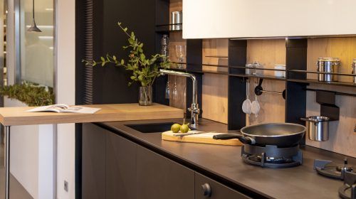 El negro la última apuesta de diseño en las cocinas.