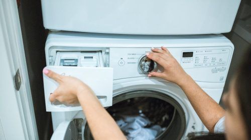 cómo limpiar el cajón del detergente de la lavadora