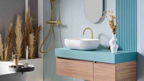 La suavidad de las formas curvas de Echo redefine la elegancia en el baño.