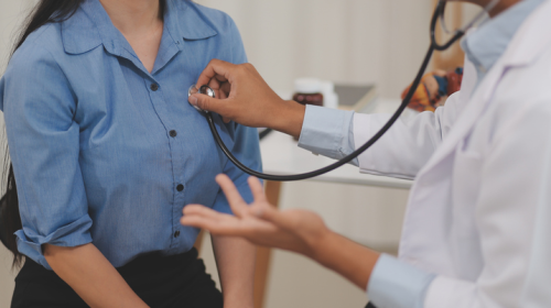 Las 7 señales que tu cuerpo podría estar enviándote porque tienes colesterol alto