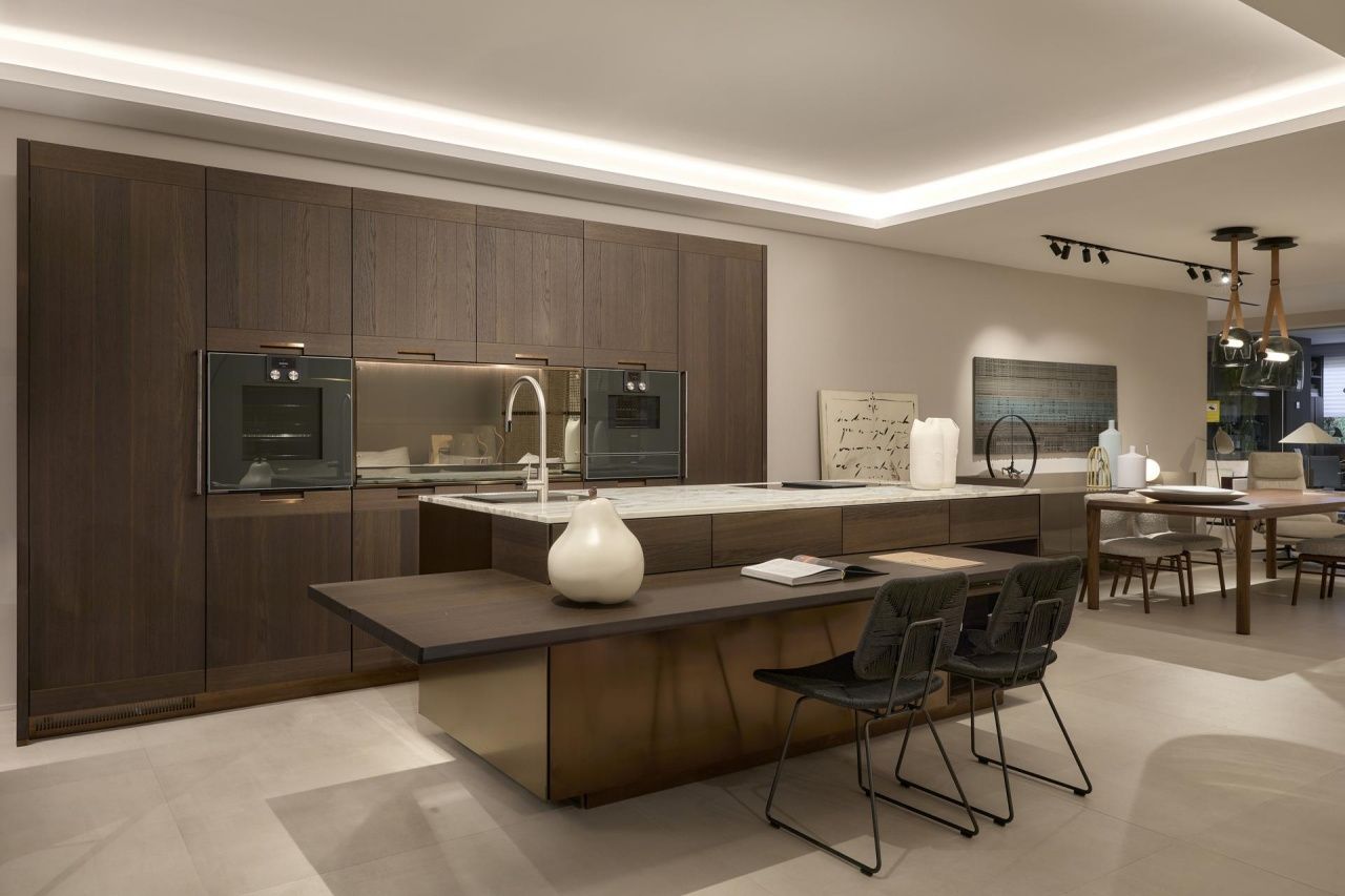 El regreso de la madera oscura: la nueva tendencia que transforma cocinas y salones.