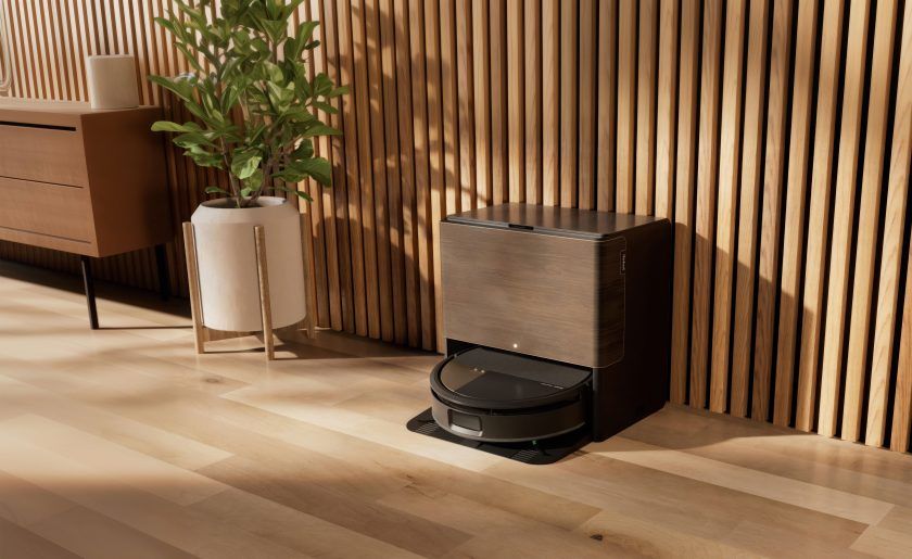 Roomba® Max 705 Combo + base AutoWash™, robot aspirador y friegasuelos con agua caliente.