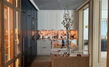 La cocina se viste de arte: tendencias con mármol, contraste cromático y diseño envolvente 