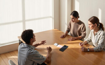 Transcribe y realiza un resumen escrito de tus reuniones y clases sin ningún esfuerzo con IA.