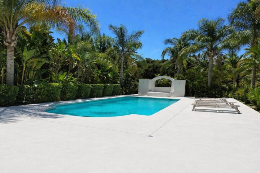 Las piscinas sin juntas marca el diseño exterior actual.