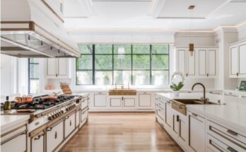 Claves para diseñar una cocina al estilo Nancy Meyers: elegante, atemporal y cálida.