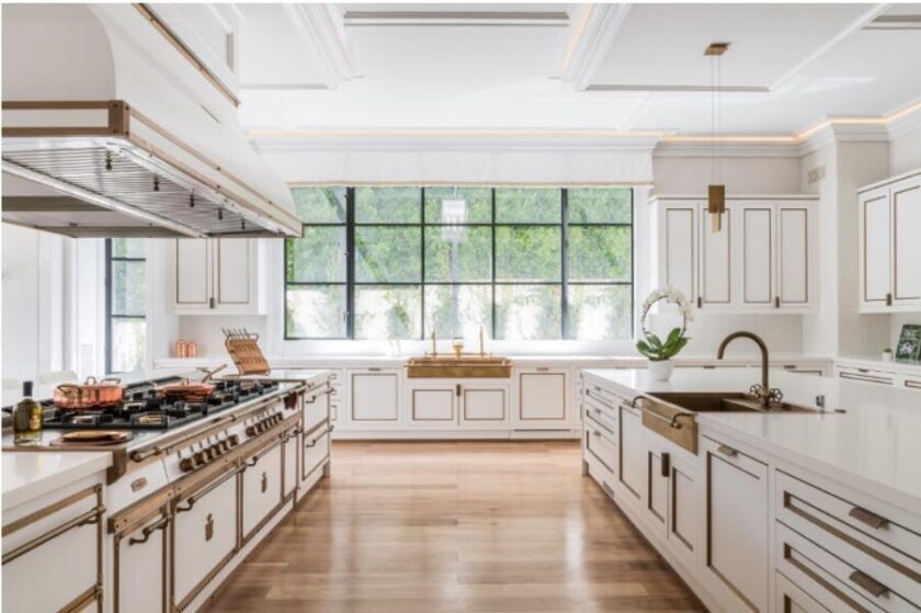 Claves para diseñar una cocina al estilo Nancy Meyers: elegante, atemporal y cálida.