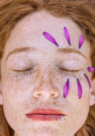 Primavera sin dramas: trucos para que tu piel y tu cabello sobrevivan al cambio de estación
