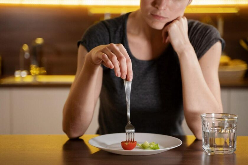 Las dietas estrictas en menopausia no solo no funcionan, sino que pueden ser contraproducentes.