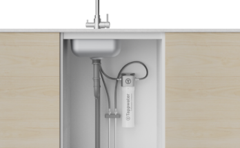 Tappwater se suma a la tendencia de cocinas despejadas con un filtro invisible.