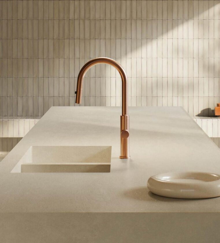 Pure Water de ramonsoler: agua filtrada, caño extraíble y diseño contemporáneo para la cocina actual