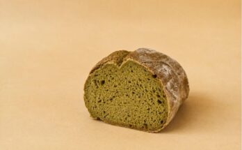 Pan de Matcha y espirulina, beneficios de su consumo.