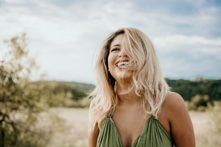 Tips para lavarse el pelo en verano.