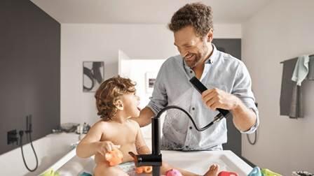 hansgrohe lleva la versatilidad al lavabo con el grifo extraíble Finoris.
